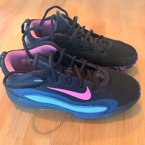 Nike IsoFly Big Kids size 3Y Basketball shoes